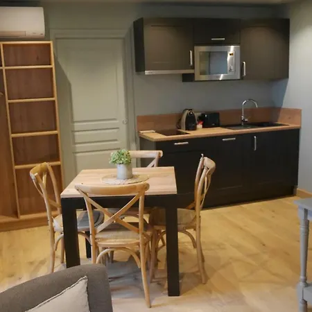 Dans Maison De Maitre
