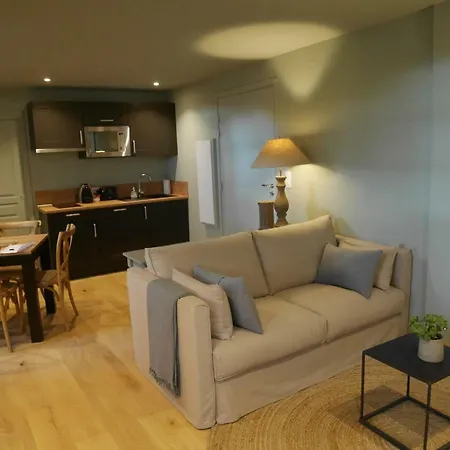 Dans Maison De Maitre
